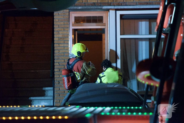 Negen personen uit brandende woning gehaald