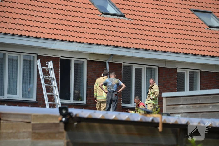 Brand in spouwmuur snel onder controle