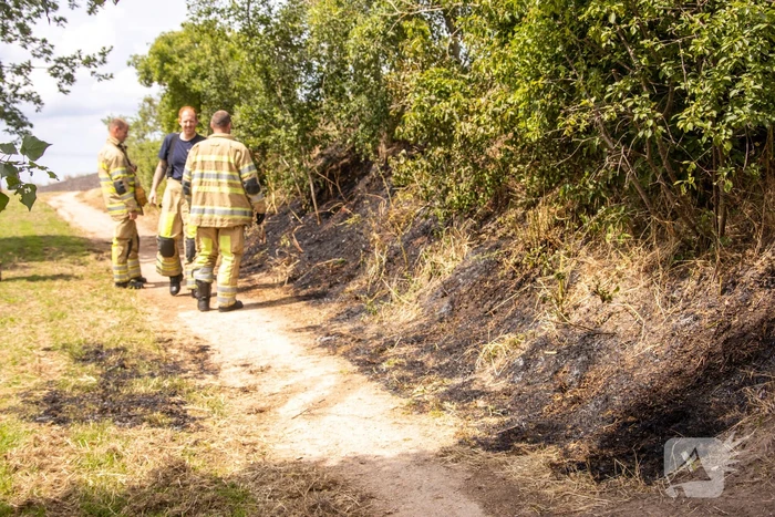 Omwonenden blussen brand met tuinslang