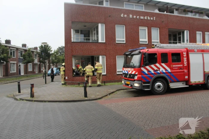 Huiskamer loopt vol met water