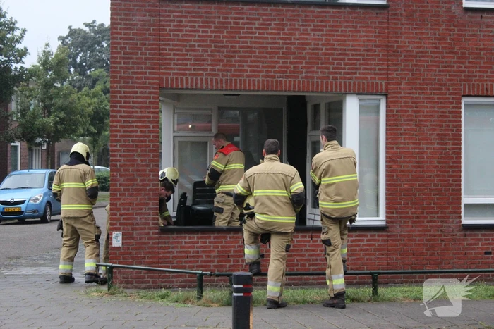Huiskamer loopt vol met water