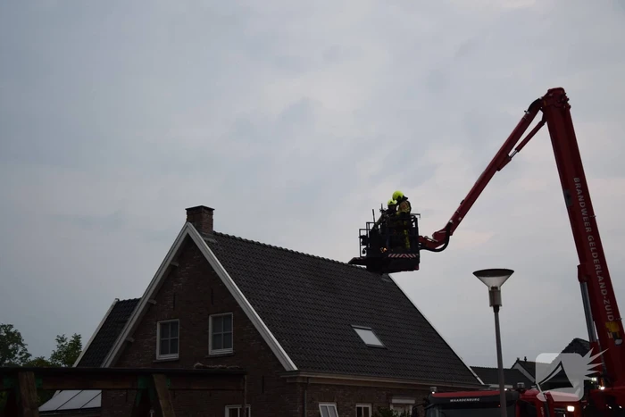 Bliksem slaat in woning