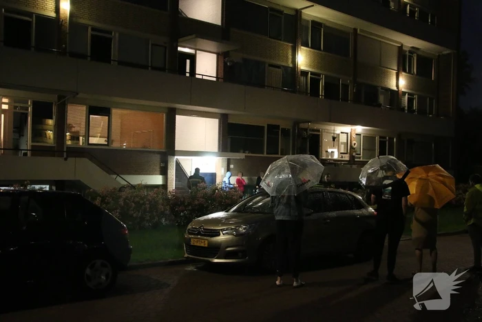 Bewoners op straat na gaslucht