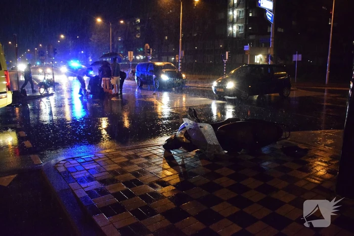 Scooterrijder gewond na aanrijding met auto