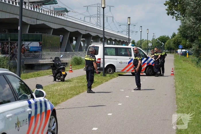 Brommerrijder raakt fietsster na uitwijkmanoeuvre