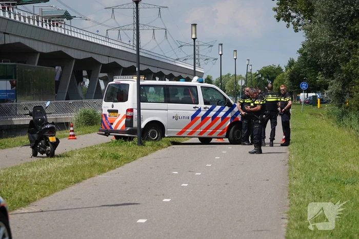 Brommerrijder raakt fietsster na uitwijkmanoeuvre