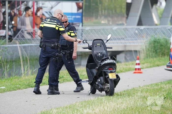 Brommerrijder raakt fietsster na uitwijkmanoeuvre