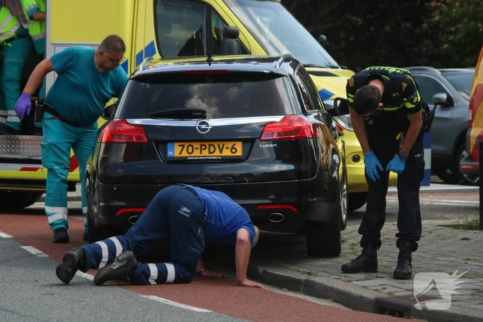 Behoorlijke schade na aanrijding op doorgaande weg