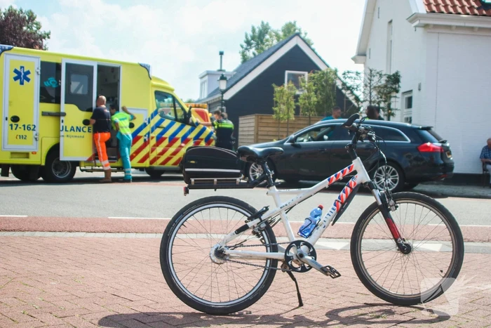 Behoorlijke schade na aanrijding op doorgaande weg