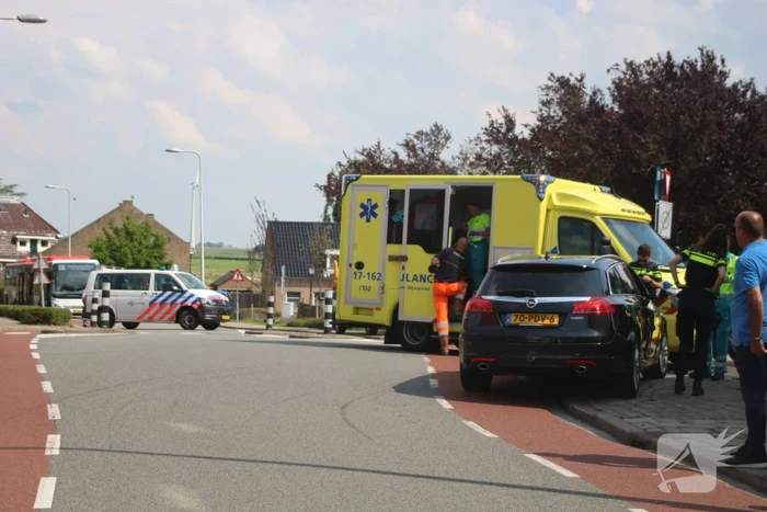 Behoorlijke schade na aanrijding op doorgaande weg