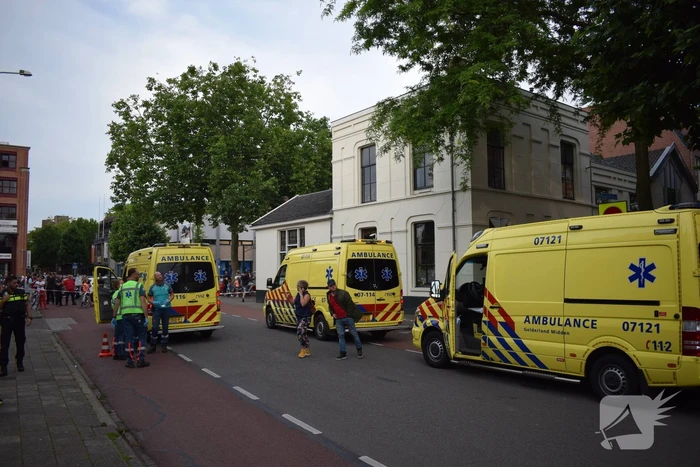 Brand in appartement, bewoners gered met hoogwerker