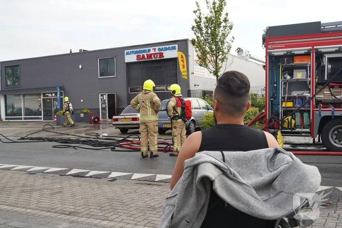 Grote brand in autobedrijf