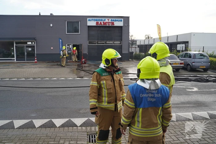 Grote brand in autobedrijf