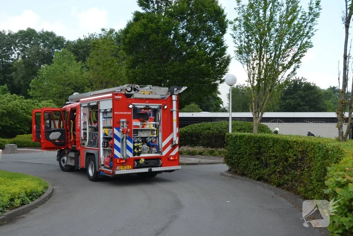 Gasfles van onkruidbrander vliegt in brand