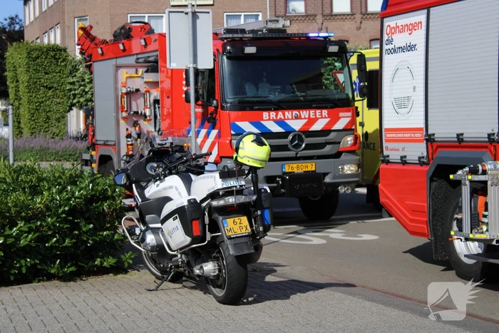 Man bekneld onder volle palletwagen