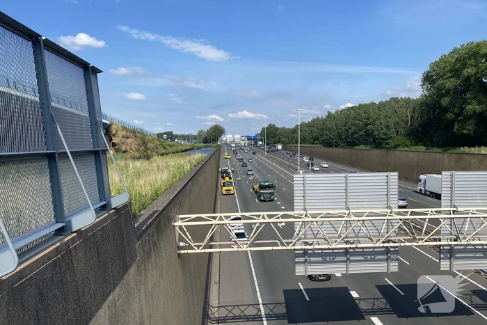 Kop-staartbotsing tussen drie voertuigen
