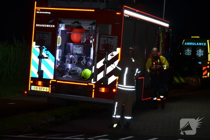 Auto te water, bestuurder gewond