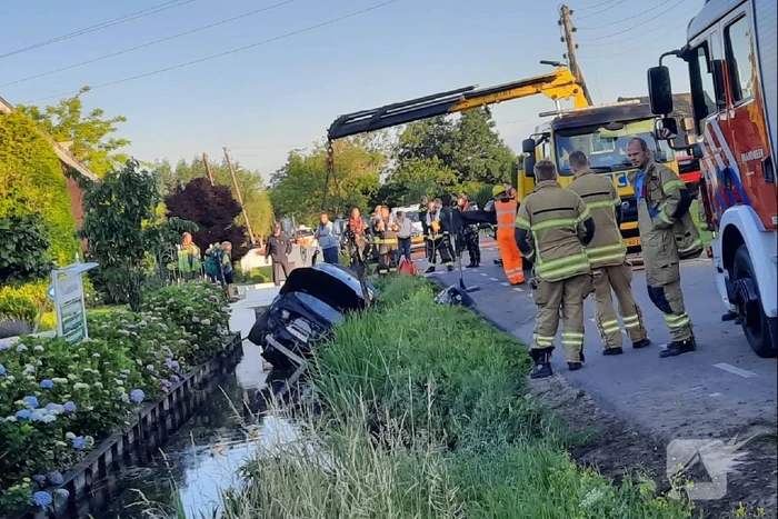 Auto te water geraakt