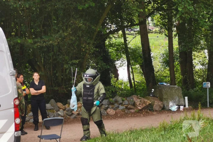 EOD doet onderzoek naar mogelijk explosief in Proosdijpark