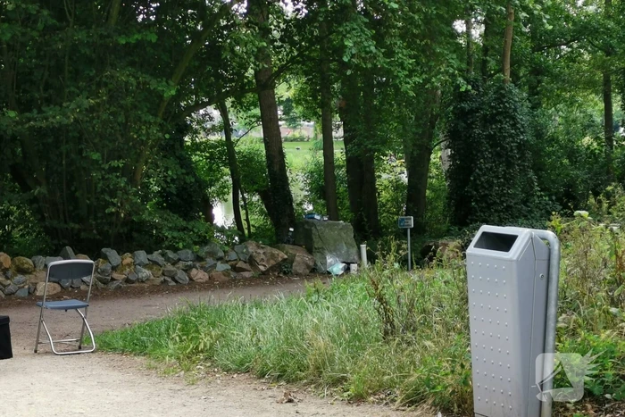 EOD doet onderzoek naar mogelijk explosief in Proosdijpark