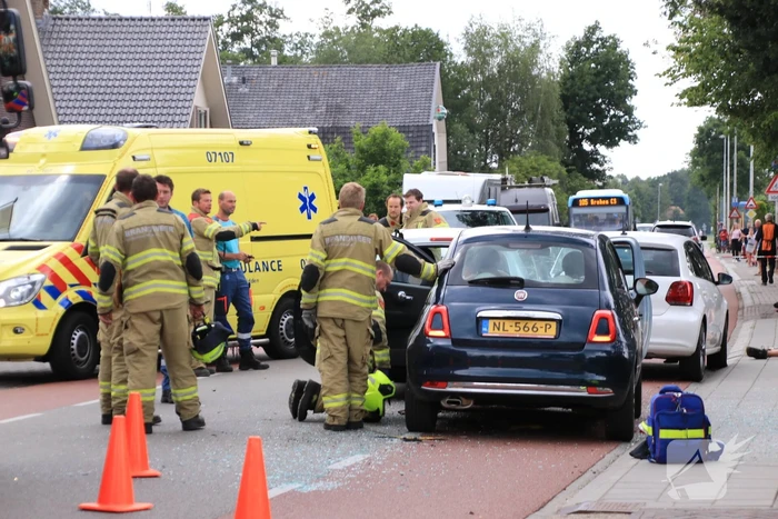 Drie auto's betrokken bij kop-staart botsing