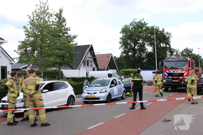 Drie auto's betrokken bij kop-staart botsing