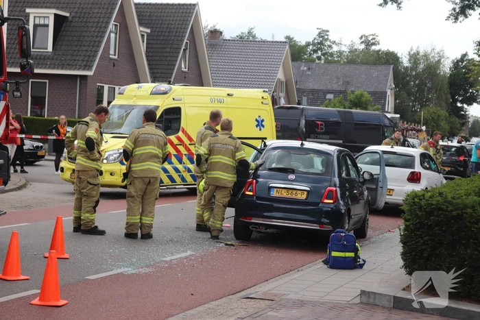 Drie auto's betrokken bij kop-staart botsing