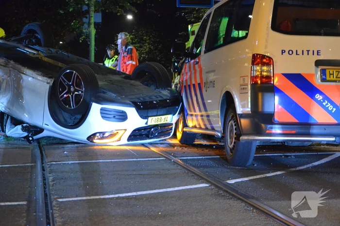 Meerdere gewonden na botsing tussen politieauto en auto