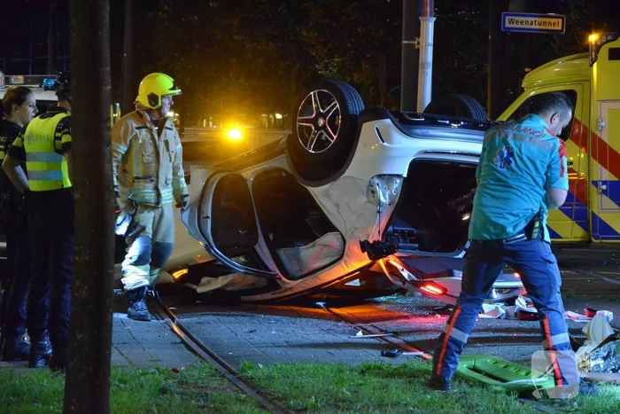 Meerdere gewonden na botsing tussen politieauto en auto