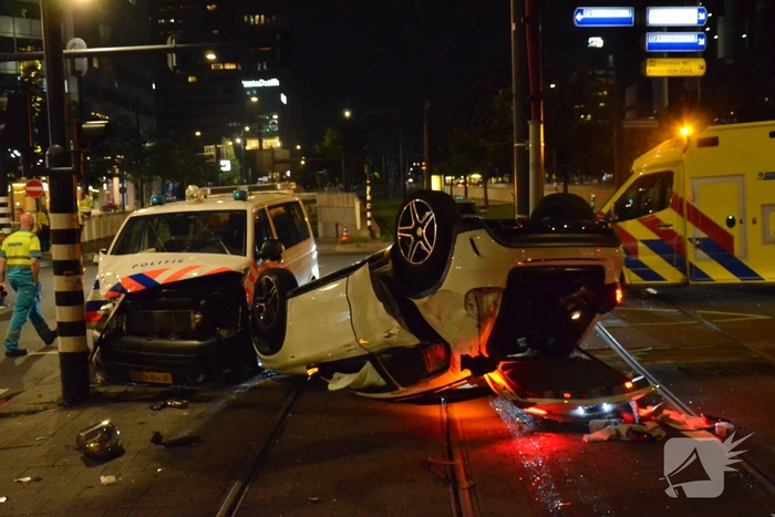 Meerdere gewonden na botsing tussen politieauto en auto