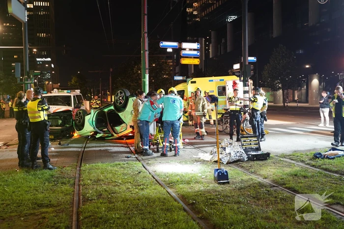 Meerdere gewonden na botsing tussen politieauto en auto