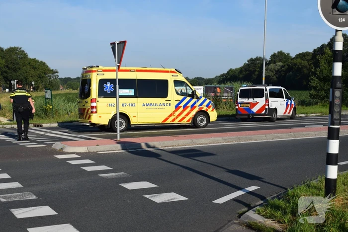 Auto werd gelanceerd belandt te water