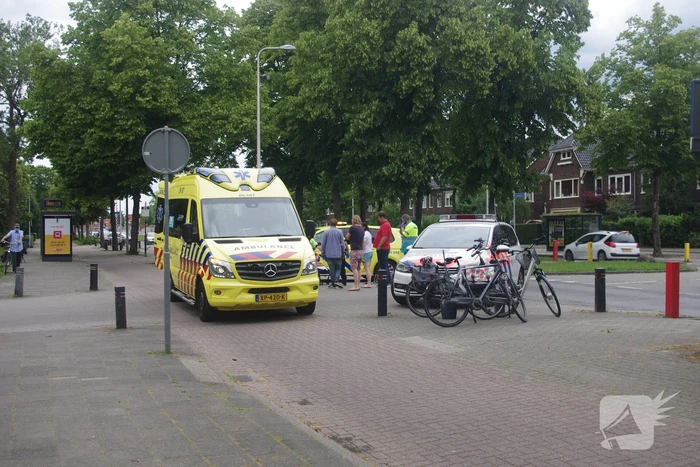 E-bikester schrikt en gaat hard onderuit