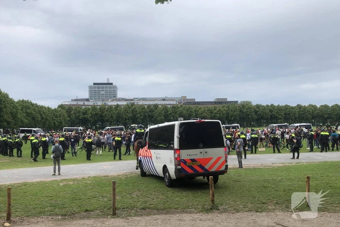 Grote groepen demonstranten op Malieveld aangehouden