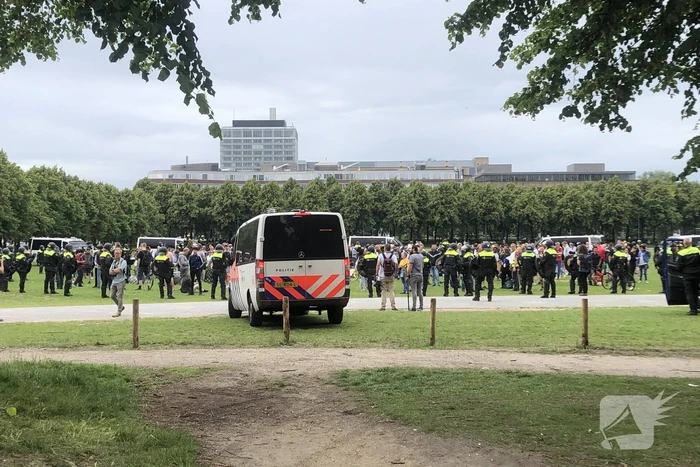 Grote groepen demonstranten op Malieveld aangehouden