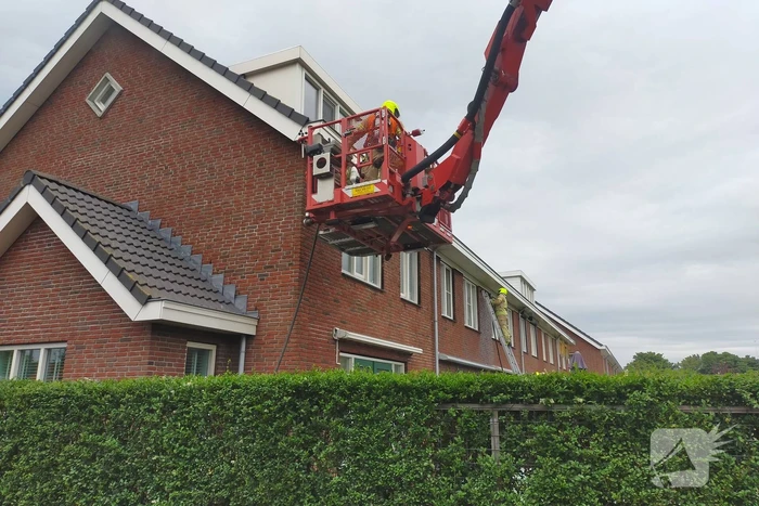 Brand in spouwmuur van woningen