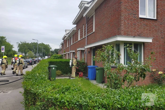 Brand in spouwmuur van woningen