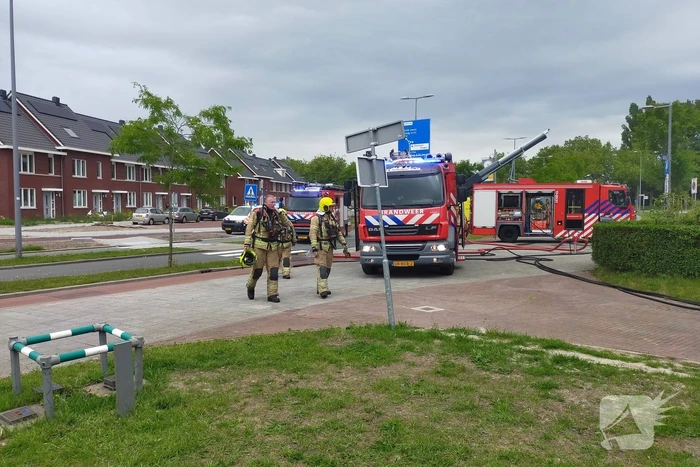 Brand in spouwmuur van woningen