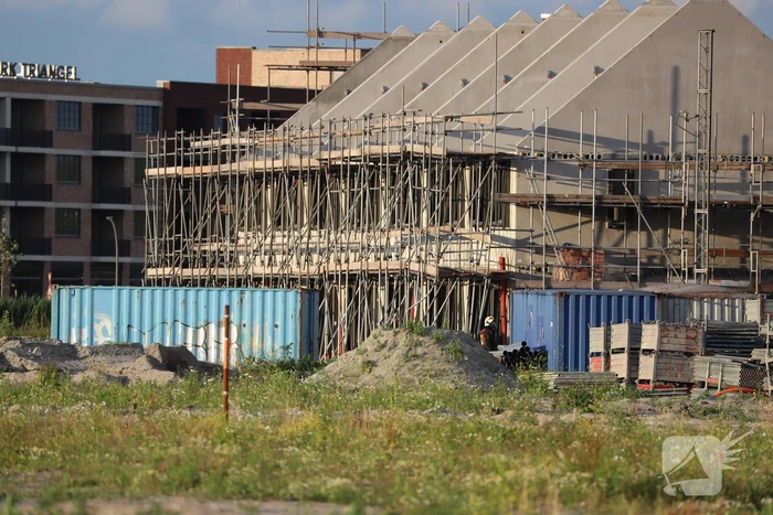 Enorme knal na brand op bouwplaats