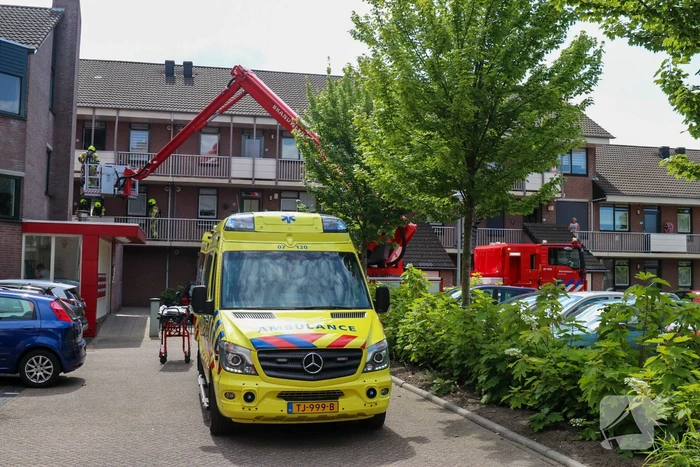 Brandweer haalt patiënt naar beneden vanwege werkzaamheden lift