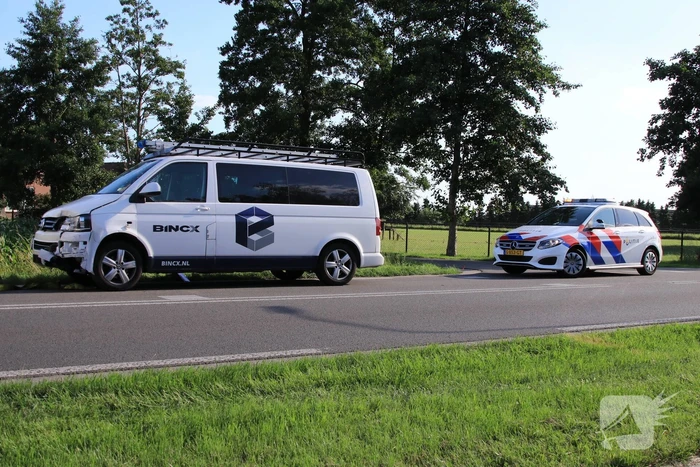 Aanrijding tussen auto en bus