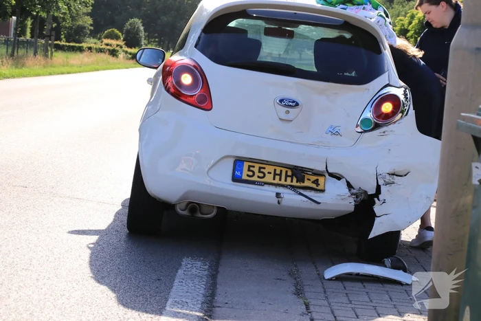 Aanrijding tussen auto en bus