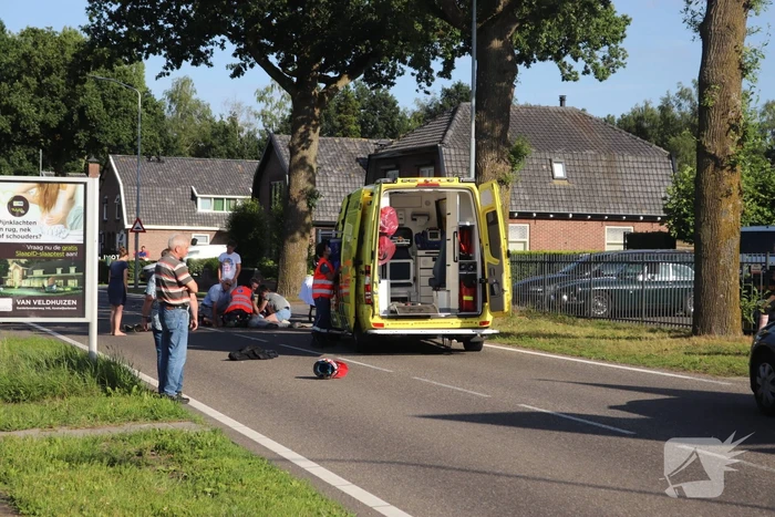 Brommerrijder gewond na aanrijding met auto