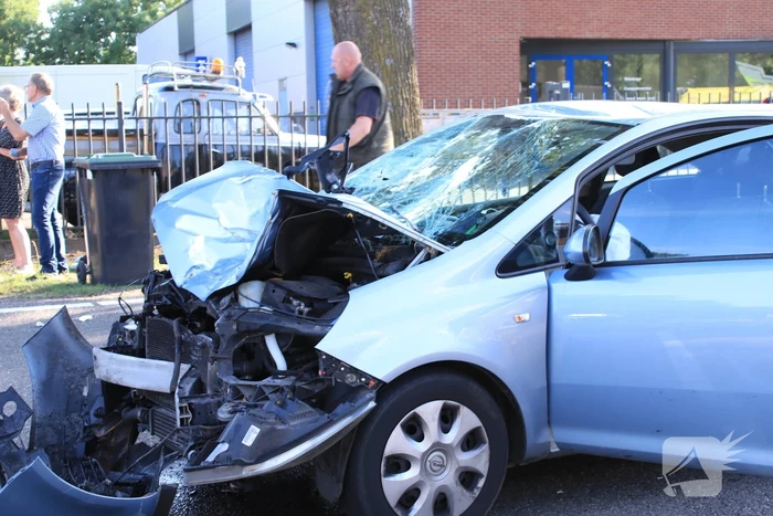 Brommerrijder gewond na aanrijding met auto