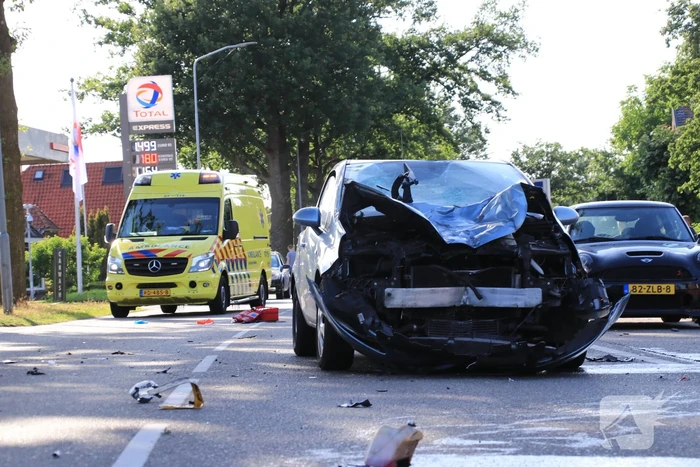 Brommerrijder gewond na aanrijding met auto