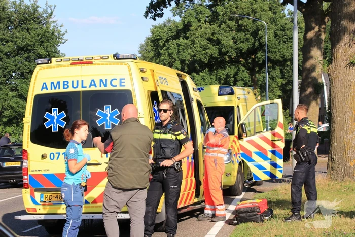Brommerrijder gewond na aanrijding met auto