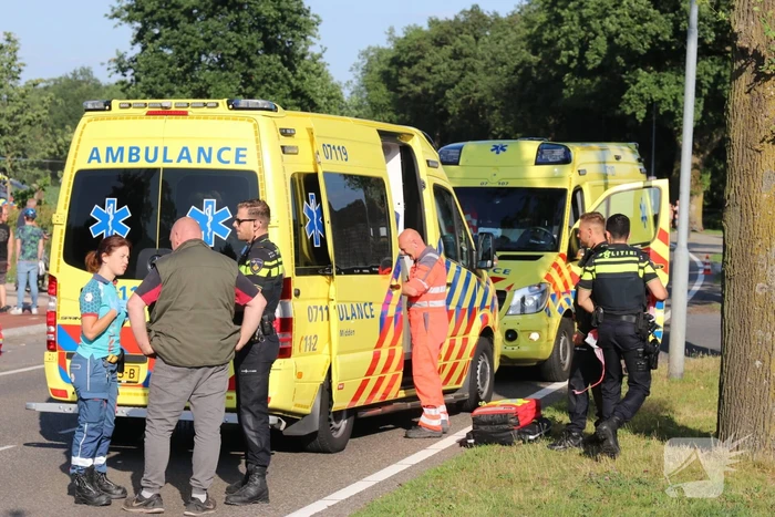 Brommerrijder gewond na aanrijding met auto
