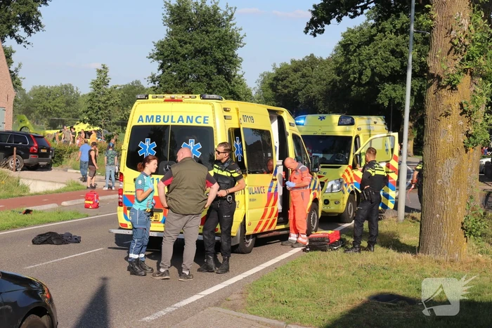 Brommerrijder gewond na aanrijding met auto