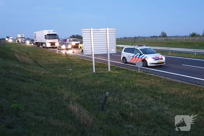 Weg dicht na losgebroken paarden