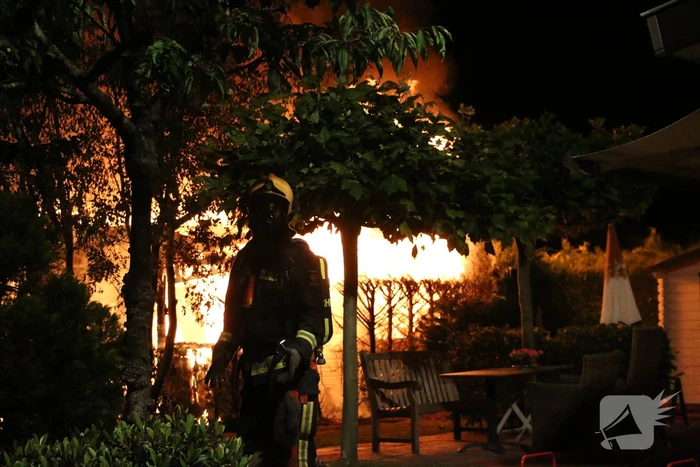 Felle uitslaande brand in chalet